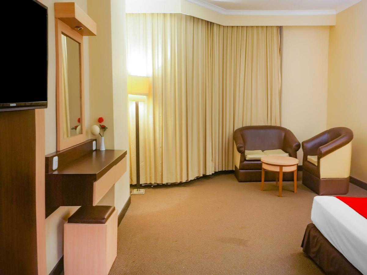 Oyo 3967 Hotel Pantai Wisata Makasar Exteriér fotografie